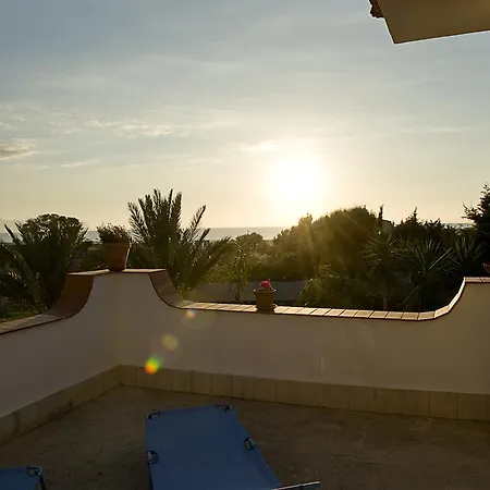 プリシラ * チーニジ