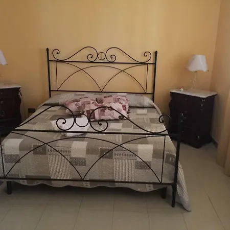 プリシラ * チーニジ